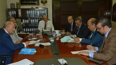بالصور.. اجتماع لوزير التنمية مع محافظي القاهرة والجيزة