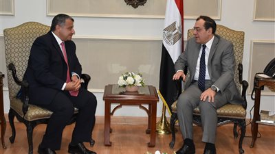 وزير البترول يلتقي وفد شل لبحث خطط الشركة المستقبلية