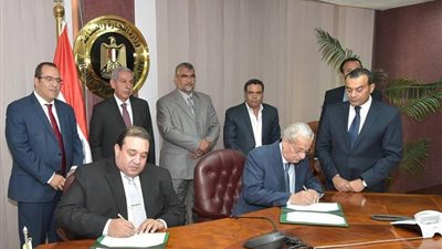 «المقاولون العرب» و«الصناعة» يوقعان عقد تطوير وتأهيل «مركز المؤتمرات» بـ 500 مليون جنيه