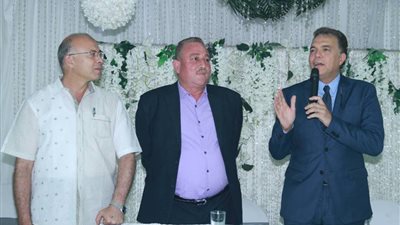 بالصور.. وزير النقل يتناول الإفطار مع عمال السكك الحديدية