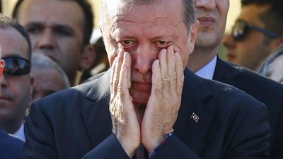 « أردوغان» يفقد الوعي خلال صلاة عيد الفطر