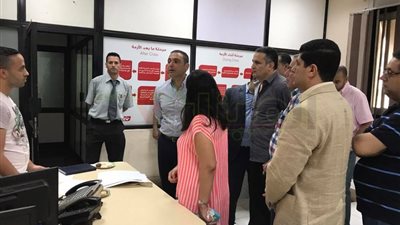 بالصور.. البحيري يتفقد سير العمل بالسنترالات اول ايام العيد