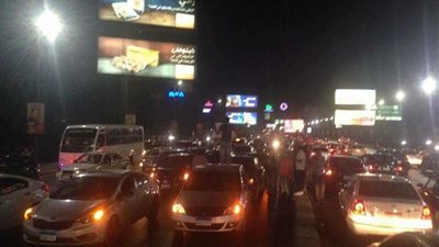 بالصور.. محتجون على الغلاء يغلقون كوبري أكتوبر