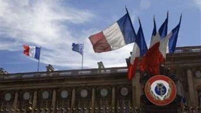 باريس تجدد تمسكها بحل التوترات بين دول الخليج وتدافع عن حرية الصحافة