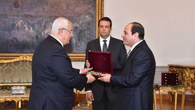 السيسي يمنح رؤساء الهيئات القضائية السابقين وسام الجمهورية من الطبقة الأولى