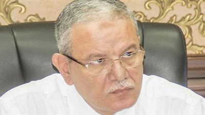 المحافظ يسلم شيكات التضامن الاجتماعي لأسر شهداء حادث المنيا الإرهابي