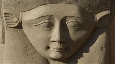 اكتشاف جديد بتعامد الشمس على تمثال «حتحور» بأسوان