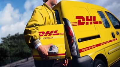 DHL تبحث زيادة أسعار الشحن بعد ارتفاع البنزين 