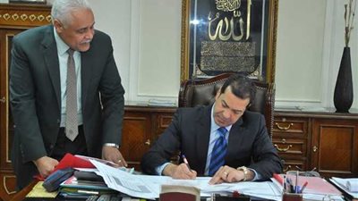 قرعة علنية بأسيوط لاختيار 11 شركة بمشروع السيارات المبردة لتشغيل الشباب