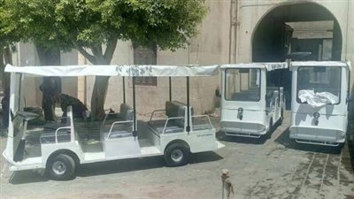 القاهرة التاريخية تزود شارع المعز بـ5 سيارات كهربائية جديدة