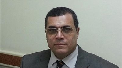 «محافظ الفيوم» يتفقد أعمال توسعة طريق بحيرة قارون