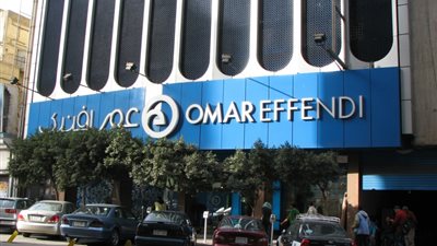 عمال «عمر أفندي» يرفعون راية الثورة