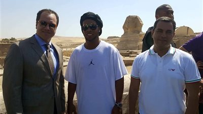 «رونالدينيو»: أشعر بالحفاوة منذ وصولي إلى مصر