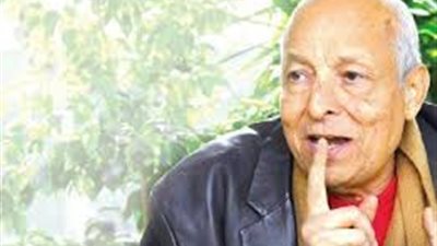  وفاة محمود عبدالعزيز رئيس البنك الأهلي المصري الأسبق 