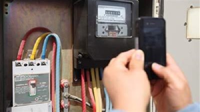 وزير الكهرباء يكشف عن اسباب زيادة الأسعار 