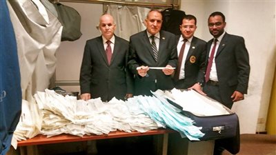جمارك مطار القاهرة تحبط محاولة تهريب كمية من المستلزمات الطبية