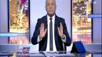 بالفيديو.. أستاذ بكلية الطب يفاجئ أحمد موسي ويسب القوات المسلحة علي الهواء