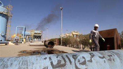 العراق يحفر أول بئر نفط قرب حدود إيران