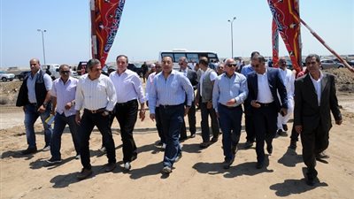 وزير الإسكان يضع حجر الأساس لمحطة تحلية المياه ببورسعيد​