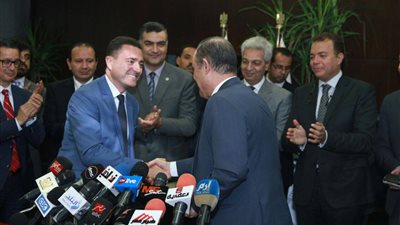 وزير النقل يشهد توقيع مذكرة تفاهم بشأن إعداد الخط السادس لمترو الأنفاق 