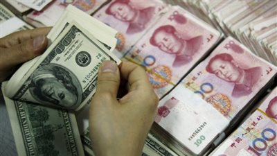 الدولار يتعثر أمام الين قبل شهادة «يلين»