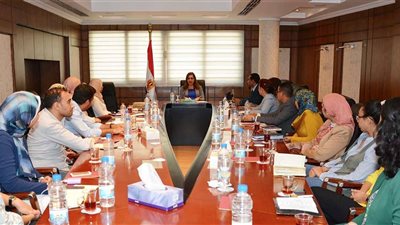 «وزيرة التخطيط» تلتقي طلاب منحة ماجستير الإدارة العامة بالجامعة الأمريكية