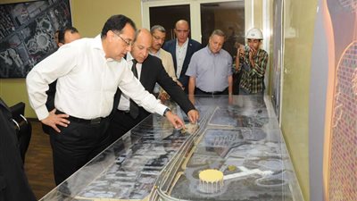 «مدبولي» يتفقد أعمال المرحلة الأولى من محور الفنجرى ويشيد بجودة التنفيذ