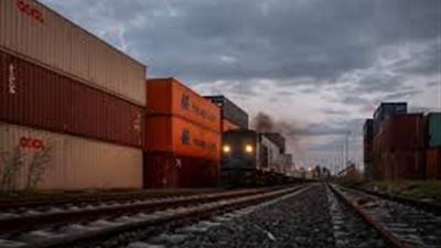 لأول مرة.. نقل الحاويات من السخنة إلى 6 أكتوبر بالسكك الحديدية 