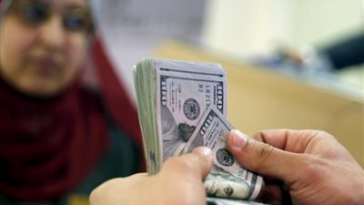 الدولار يكسر حاجز الـ18 جنيهًا من جديد.. اليوم
