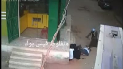 بالفيديو.. حاول الدفاع عن والدته.. فلقى مصرعه