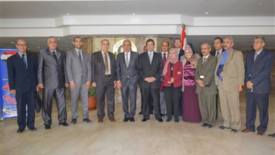 قابيل يشهد تسليم مصلحة الرقابة الصناعية شهادة الآيزو 90012008