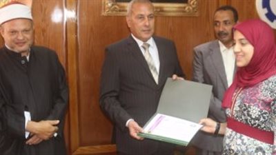 «محافظ السويس» يكرم أوائل شهادة الثانوية الأزهرية