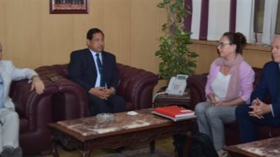 محافظ الغربية يبحث تحويل القمامة إلى كهرباء