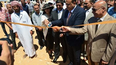 محافظ مطروح والسفير الهندي يطلقان شارة بدء إنارة «أجعوين»