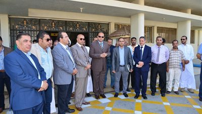 بالصور.. محافظ مطروح يستقبل وزير الصحة بعد زيارته للمستشفي العام