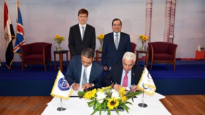 وزير البترول يشهد توقيع اتفاقية لتدريب الكوادر البشرية بالقطاع