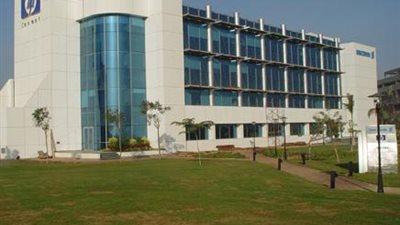 الأكاديمية البحرية توقع عقد شراء قطعة أرض جديدة بالقرية الذكية