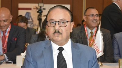 القاضي يبحث مع «أورانج» العالمية إنشاء مركز للمجموعة بأسيوط