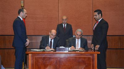 مصر توقع بروتوكولا لتعزيز القيمة المضافة للقطن المصرى بالأسواق المحلية والعالمية بـ 1.5 مليون يورو