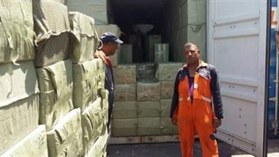 جمارك بورسعيد تضبط محاولة تهريب كمية كبيرة من السجائر الأجنبية 