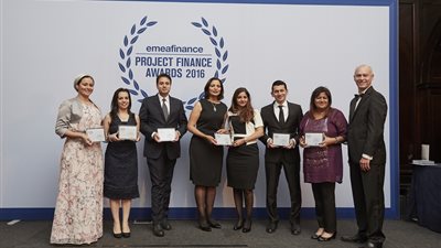 «الإمارات دبي الوطني» يفوز بجائزتي EMEA Finance2016 لأفضل صفقات تمويل للاتصالات والنقل 