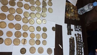 إحباط تهريب عملات أثرية بسفاجا