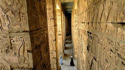 الآثار: نقل اللوحة الأثرية المكتشفة بالبحيرة لمخازن الوزارة لدراستها