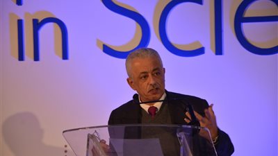 «شوقى» يشهد المعرض العلمي للكلية الفنية العسكرية