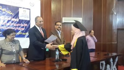 «محافظ البحر الأحمر» يكرم أوائل الطلبة بمختلف المراحل التعليمية