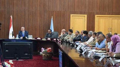 2 مليار جنيه لإنشاء طرق بالبحر الأحمر