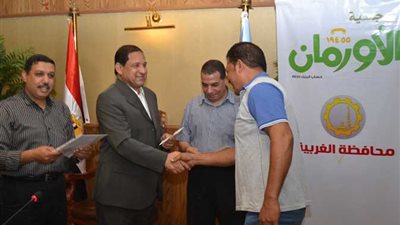 محافظ الغربية يسلم أصحاب المشروعات الصغيرة قروضًا بـ175 ألف جنيه