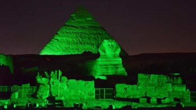 تضامنا مع مرضى «فيروس سي».. الأهرامات باللون الأخضر 