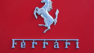 فيراري تبيع 2300 سيارة وتتخطى المليار دولار