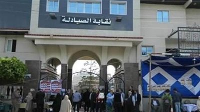 بالفيديو.. أزمة جديدة تشتعل بين«الصيادلة» و«الصحة»